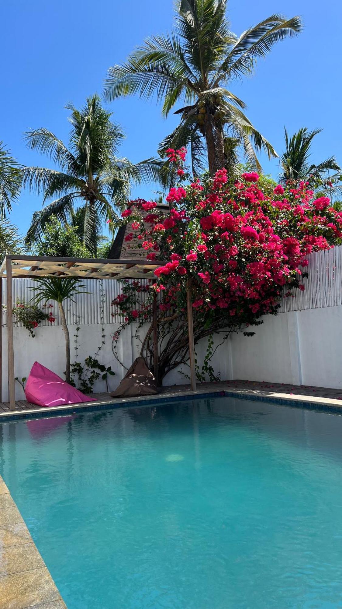 Villa Luna Sunset Beach Gili Trawangan Exterior photo